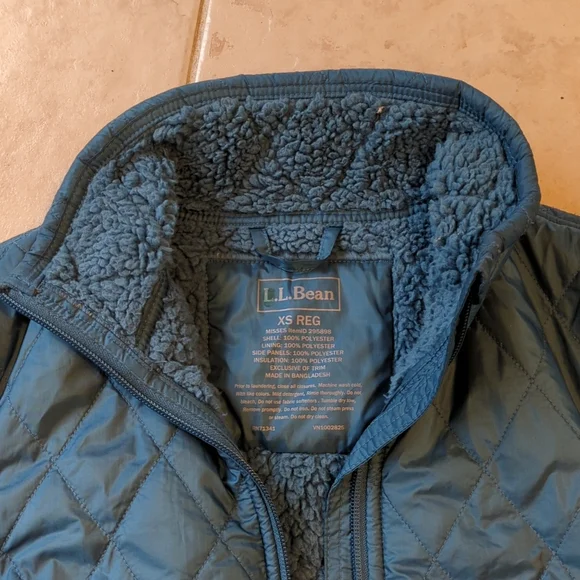 L.L.Bean xs women's quilted jacket with ribbed sides - Picture 2 of 3